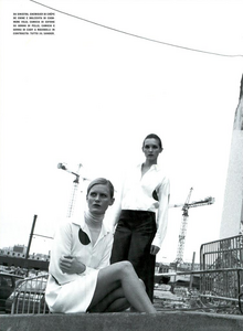 Moore_Vogue_Italia_November_2000_17.thumb.png.5ed196db30f19bc6710255e087c8c1d2.png