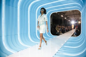 Moschino-RTW-FW18-Milan-1313-1519245785.thumb.jpg.73a8f880bee801614a8079451128ea11.jpg