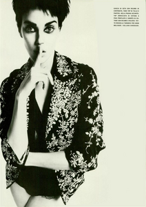 Munro_Vogue_Italia_March_2005_08.thumb.png.9517ad8e6ce848a0326479b75b699fab.png