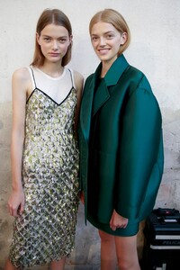 N-21-RTW-SS19-Milan-7269-1537375489.thumb.jpg.310f7d2848db6aeb57dd1995f29b25c0.jpg