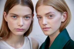 N-21-RTW-SS19-Milan-7272-1537375496.thumb.jpg.1f53907fbf273ff4720fedfb3c6bcfe7.jpg