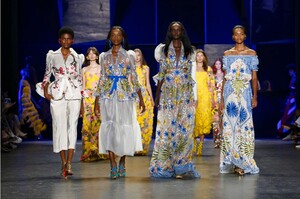Naeem-Khan-RTW-SS17-New-York-8294-1473856833.thumb.jpg.26a2129b766b563b8b290849a8df0632.jpg