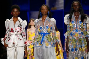 Naeem-Khan-RTW-SS17-New-York-8297-1473856837.thumb.jpg.e96aa2b585d7d8688438b4ff3f28b9ad.jpg