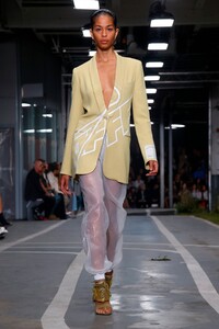 Off-White-RTW-SS19-Paris-8483-1538074196.thumb.jpg.e1d8f38c39b55066ea6175dfbde2d282.jpg