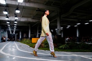 Off-White-RTW-SS19-Paris-8484-1538074199.thumb.jpg.f4c0c859781fdb08eea9e1c409a56651.jpg
