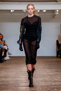 Olivier-Theyskens-RTW-SS19-Paris-0071-1538150443.thumb.jpg.1c2e5cb3192b9b8283cf5368158da3d7.jpg