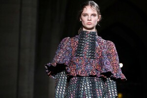Paco-Rabanne-RTW-FW20-Paris-8170-1582814403.thumb.jpg.eeac983b8ca67a3f8f61b99374539bd7.jpg
