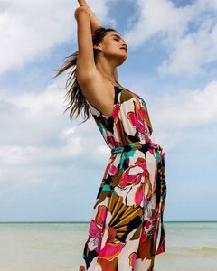 Paradise-Cove-Collection-Lookbook-5.thumb.jpeg.692e77ae8f41c7dd993cce75b98b415f.jpeg