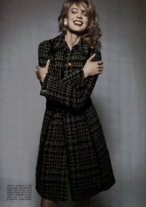 People_Comte_Vogue_Italia_March_2005_01.thumb.png.2b80d54b4df10f22e90d4a45887f8365.png