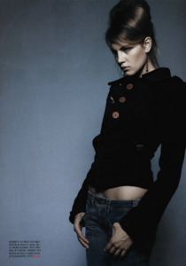 People_Comte_Vogue_Italia_March_2005_03.thumb.png.2c65f367049e8271a273df5bb9e3600d.png