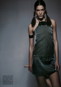 People_Comte_Vogue_Italia_March_2005_08.thumb.png.7f1e6ea20824ae37c135522df51dade2.png
