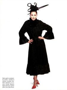 People_in_NY_Comte_Vogue_Italia_December_1994_03.thumb.png.da063f858807515ff7b63ff768b752fb.png