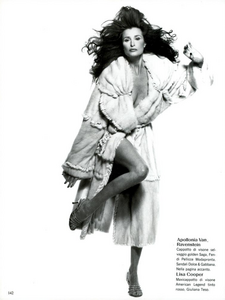 People_in_NY_Comte_Vogue_Italia_December_1994_05.thumb.png.865d05fcd1b83a9ef6f1eac0155121bb.png