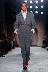 Philosophy-Di-Lorenzo-Serafini-RTW-FW18-Milan-4951-1519500846.thumb.jpg.1e71671ee9a7e3969b1c7b7210127bf1.jpg