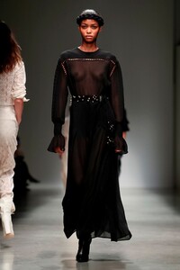 Philosophy-di-Lorenzo-Serafini-RTW-SS19-Milan-8351-1537626866.thumb.jpg.2f91105f93dac7611a222b4222145988.jpg