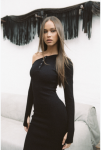 Pinotdressblackjohansenisabellemathers2.thumb.png.964350113e971f1e57f282fcbad7e29f.png