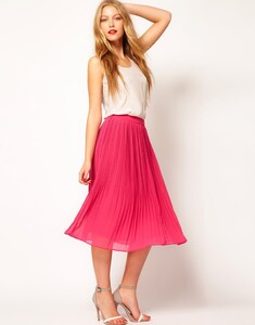 Pleated-skirts-arent-going-anywhere-season.jpg