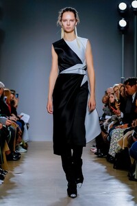 Ports-1961-RTW-FW19-London-9972-1550316053.thumb.jpg.5ecaa457f448ebcf09bedefa5dff0435.jpg