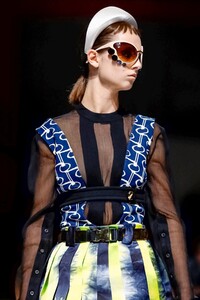 Prada-RTW-SS19-Milan-2186-1537469313.thumb.jpg.6ad531b410f9f002021a6fb57766e726.jpg