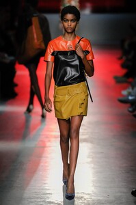 Prada-Resort-19-13-1493925700.thumb.jpg.8df28229cbf170792e6ddf62c4f5eecc.jpg