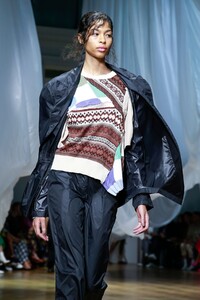 Preen-by-Thornton-Bregazzi-RTW-SS19-London-2817-1537096008.thumb.jpg.315725e55231874d920e5e2652a703f4.jpg