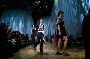 Preen-by-Thornton-Bregazzi-RTW-SS19-London-3009-1537096675.thumb.jpg.4325c78167ea2c8657c94482de4de518.jpg