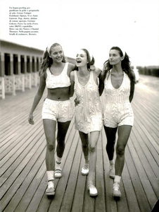 Progetto_Chin_Vogue_Italia_February_1994_02.thumb.png.4972485ada904fe3a972909dfa1f5607.png