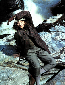 Quadri_Bailey_Vogue_Italia_September_1987_01_05.thumb.png.b3e89b84b0e39053d02dc10526cb4c38.png