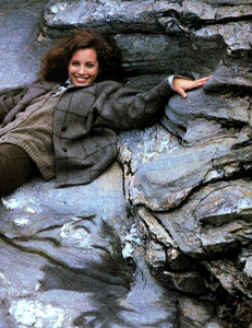 Quadri_Bailey_Vogue_Italia_September_1987_01_10.thumb.png.a3031a40158e6acf7a5cf14056c8a652.png