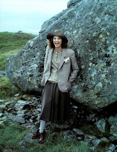 Quadri_Bailey_Vogue_Italia_September_1987_01_14.thumb.png.7c3332101b7f1f8ad2464c07b66cd16d.png