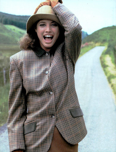 Quadri_Bailey_Vogue_Italia_September_1987_01_15.thumb.png.22d51bbed0dced8213e041b9dd6422a8.png