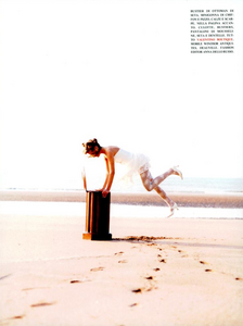 Quella_Chin_Vogue_Italia_February_1994_02.thumb.png.85a9f6250319ac3943bc4cf766fa747b.png