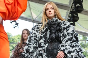 Redemption-RTW-SS20-Paris-1676-1561903381.thumb.jpg.53c5fc768686648faf2a120e85fd9e8c.jpg