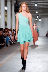 Roberto-Cavalli-RTW-SS19-Milan-7912-1537617538.thumb.jpg.f3ca98e459f509deabcba5ca30f92cb8.jpg