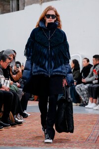 Sacai-Menswear-FW19-Paris-1458-1547890722.thumb.jpg.5c6667e3d787eb499d294e1e372a06ba.jpg