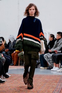 Sacai-Menswear-FW19-Paris-1494-1547890770.thumb.jpg.0272a85423f02680d6fc8e7503a04c09.jpg