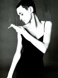 Saikusa_Vogue_Italia_February_1994_03.thumb.png.43f7a24830f9aa035ffb087f3e5911fa.png