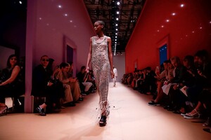 Salvatore-Ferragamo-Men-Women-RTW-SS19-Milan-7456-1537606986.thumb.jpg.86dd56cfa723795a012decdc7e80ea60.jpg