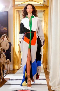 Schiaparelli-Couture-SS18-Paris-6861-1516616413.thumb.jpg.71b50fcb6c9e4c3aa8c791c26932b0be.jpg