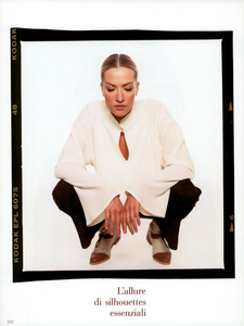 Semplicemente_Comte_Vogue_Italia_February_1994_05.thumb.png.0bdcb62582f3858fc2ad6028eefd09a2.png