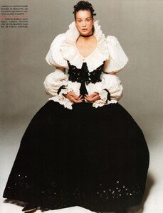 Sielce_Comte_Vogue_Italia_September_1993_Couture_Supplement_04.thumb.jpg.b40b15d1914d5866b213efd529625bef.jpg