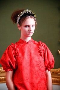 Simone-Rocha-RTW-SS19-London-8850-1537120430.thumb.jpg.26af5bec7ffd2ca2c8b473b752955b36.jpg