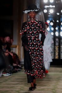 Simone-Rocha-RTW-SS19-London-9084-1537119777.thumb.jpg.26ac1970dff94aae6928850255134b7c.jpg