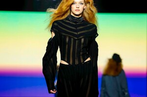 Sonia-Rykiel-RTW-FW18-Paris-6390-1520109120.thumb.jpg.25e0829ca4b77b7b64de0bdf781d459e.jpg