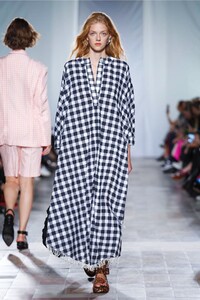 Sonia-Rykiel-RTW-SS18-Paris-8315-1506803637.thumb.jpg.c88ca4e5472b68ec8c7252fcb38ec02f.jpg