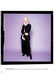 Sorrenti_Vogue_Italia_February_1994_05.thumb.png.34006b9c03114c7b239ce5c7f4a06b68.png