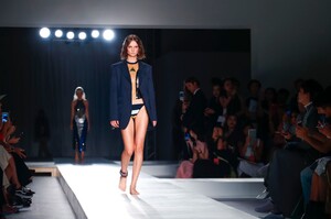 Sportmax-RTW-SS19-Milan-36356-1537531285.thumb.jpg.b7b30834d4d07d085959d971260a592a.jpg
