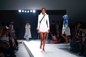 Sportmax-RTW-SS19-Milan-37006-1537531525.thumb.jpg.2a2acf3910791506d06c9712e9b855c4.jpg