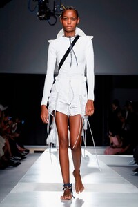 Sportmax-RTW-SS19-Milan-4106-1537535161.thumb.jpg.e027a0a62ac4de2f803f14a175b37ff4.jpg