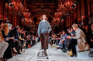 Stella-McCartney-RTW-FW19-Paris-5283-1551691613.thumb.jpg.2b23b34829e114aeeae9e8d9b447a12d.jpg
